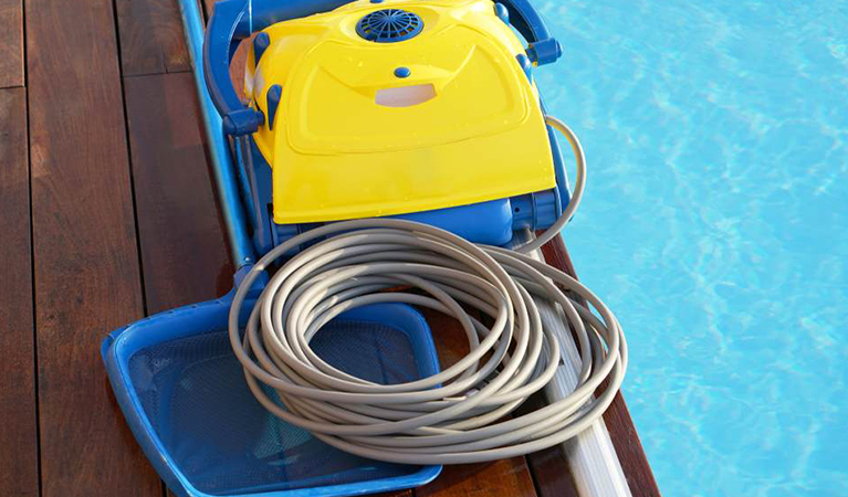 Le matériel de nettoyage de sa piscine-2
